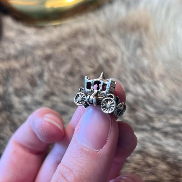 Sterling silver 3D articulated carriage pendant/charm - Picture 4 of 5